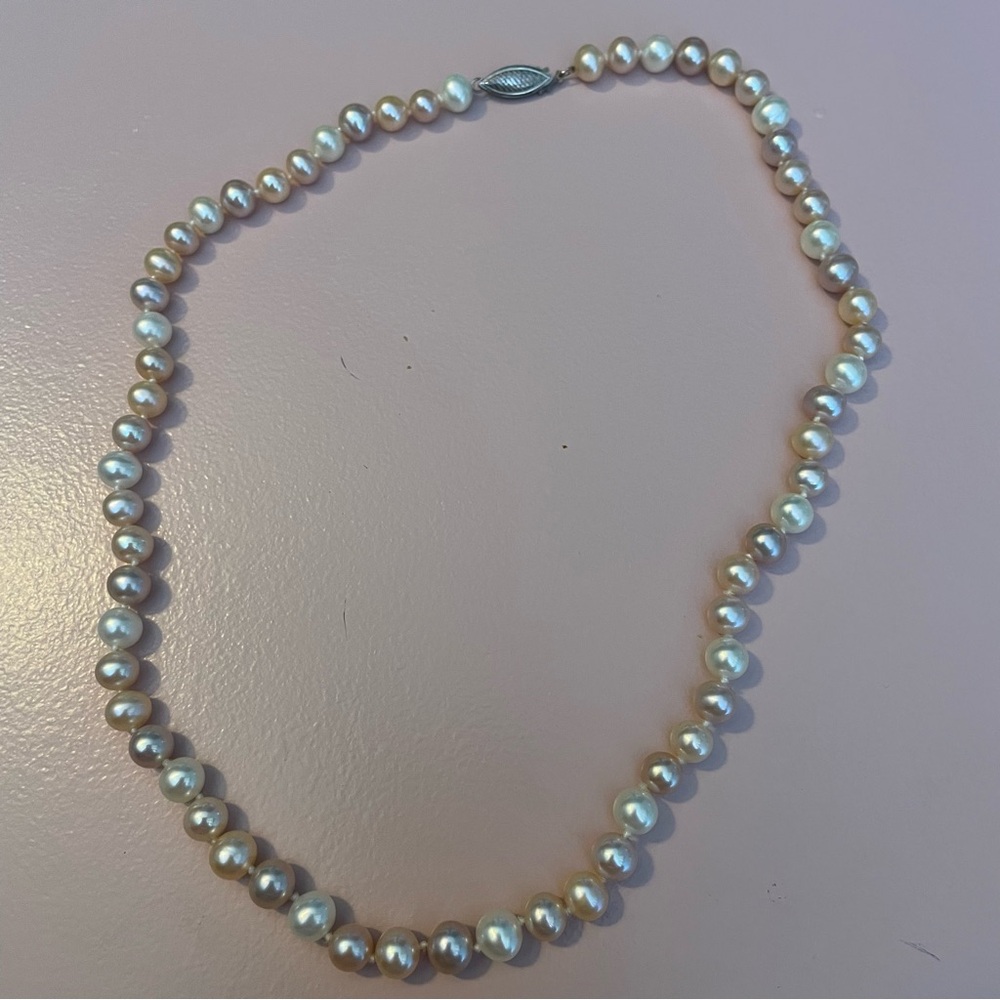 Elegant Pearl Necklace